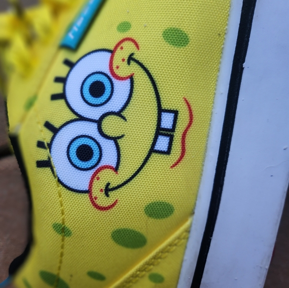 SpongeBob youth size 5 Unisex heeleys - Picture 3 of 6